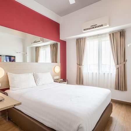 Monoloog Hotel Бекаси Экстерьер фото