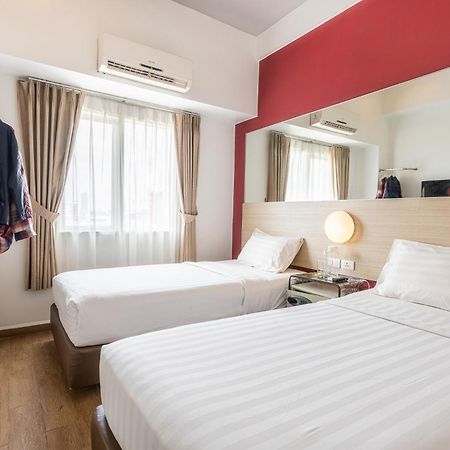 Monoloog Hotel Бекаси Экстерьер фото