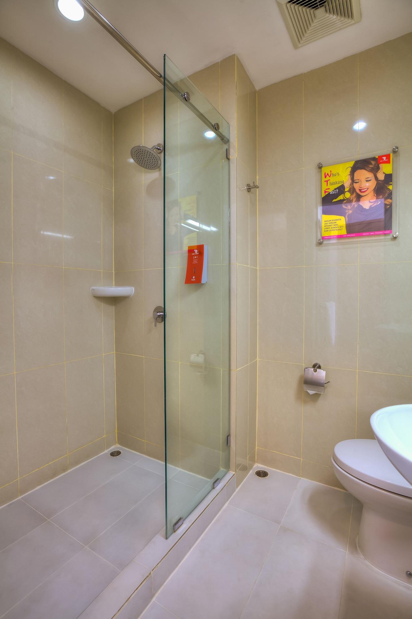 Monoloog Hotel Бекаси Экстерьер фото