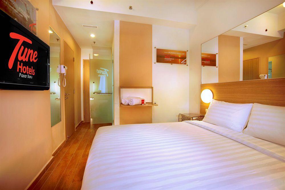 Monoloog Hotel Бекаси Экстерьер фото