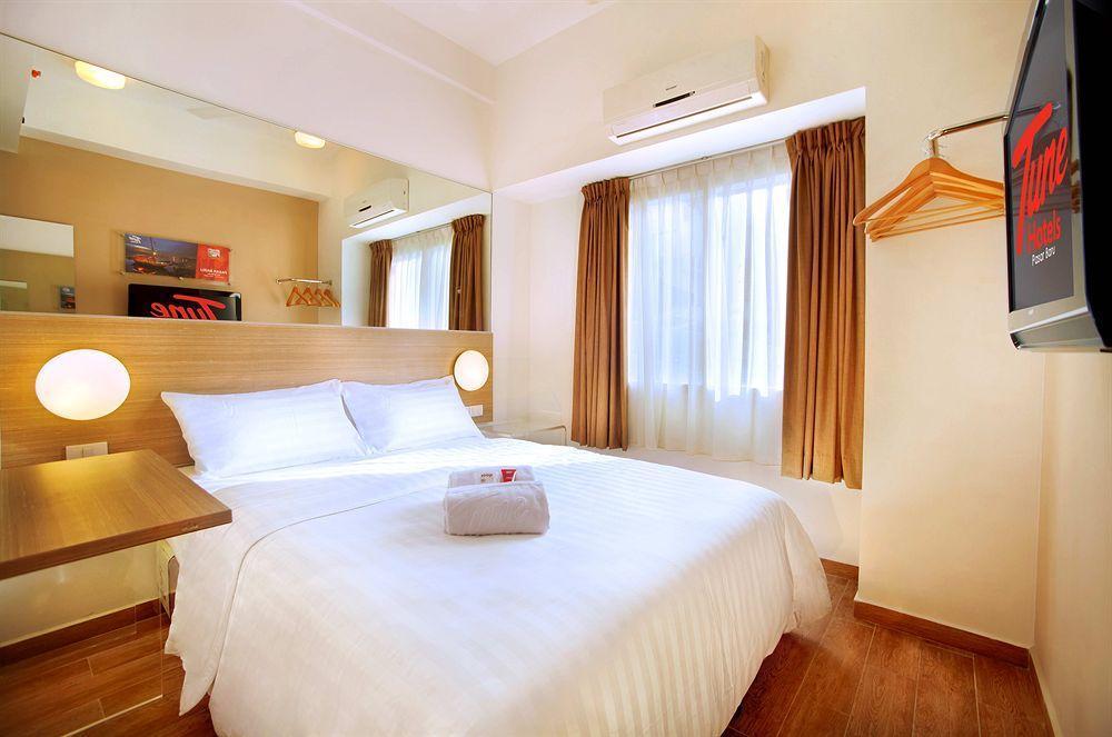 Monoloog Hotel Бекаси Экстерьер фото