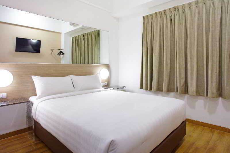 Monoloog Hotel Бекаси Экстерьер фото