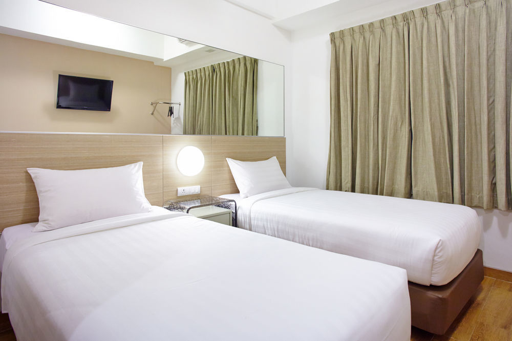 Monoloog Hotel Бекаси Экстерьер фото
