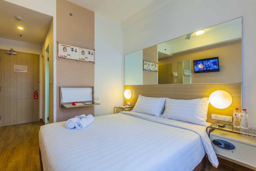 Monoloog Hotel Бекаси Экстерьер фото